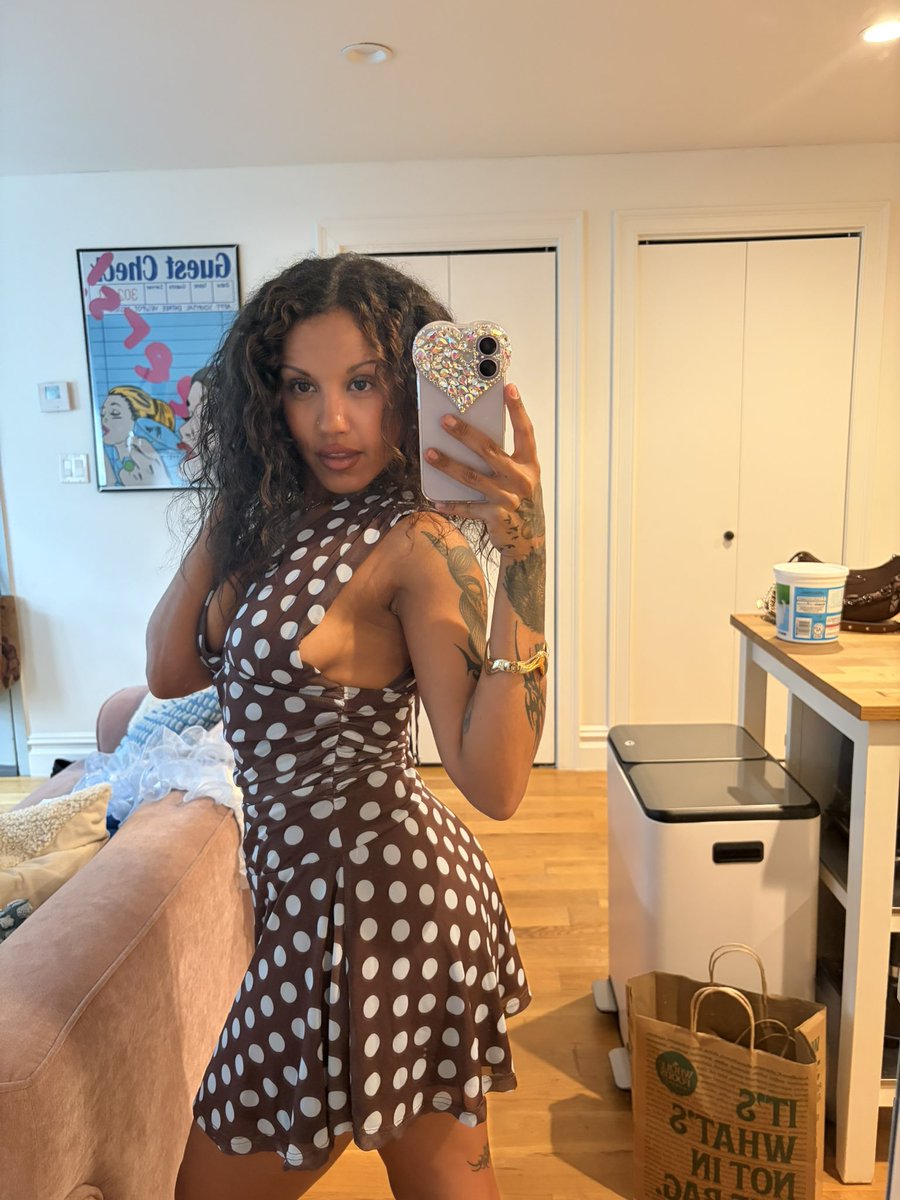 Nina White - Twitter Photo 3 (@Ninawhitexxx)